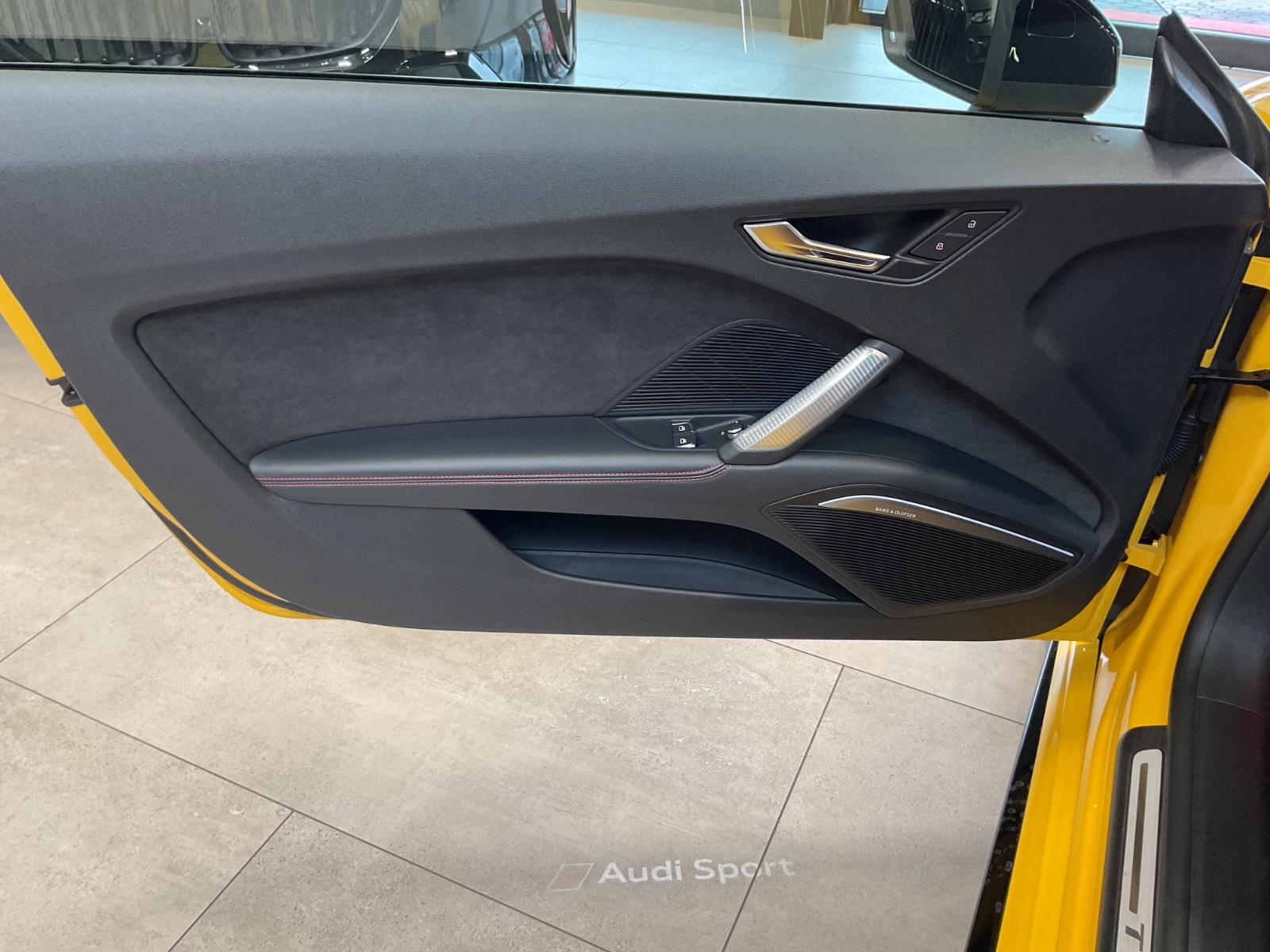Audi TT RS Coupe Akropovic B&O Matrix 440PS 280km/h