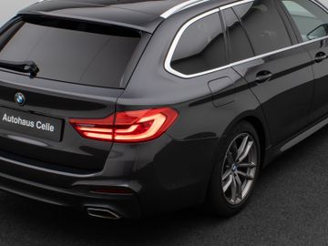 Fahrzeugabbildung BMW 520d xDr Tour HUD DAB Komfortzugang HI-FI