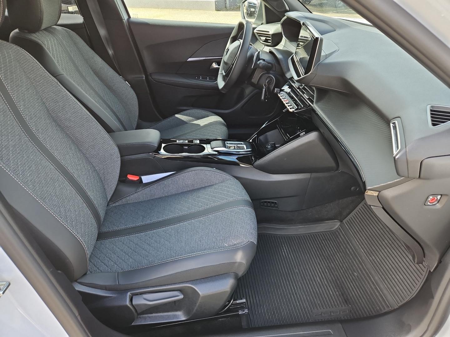 Peugeot 2008 1.2 Hybrid 145 Allure Apple CarPlay Sitzhei