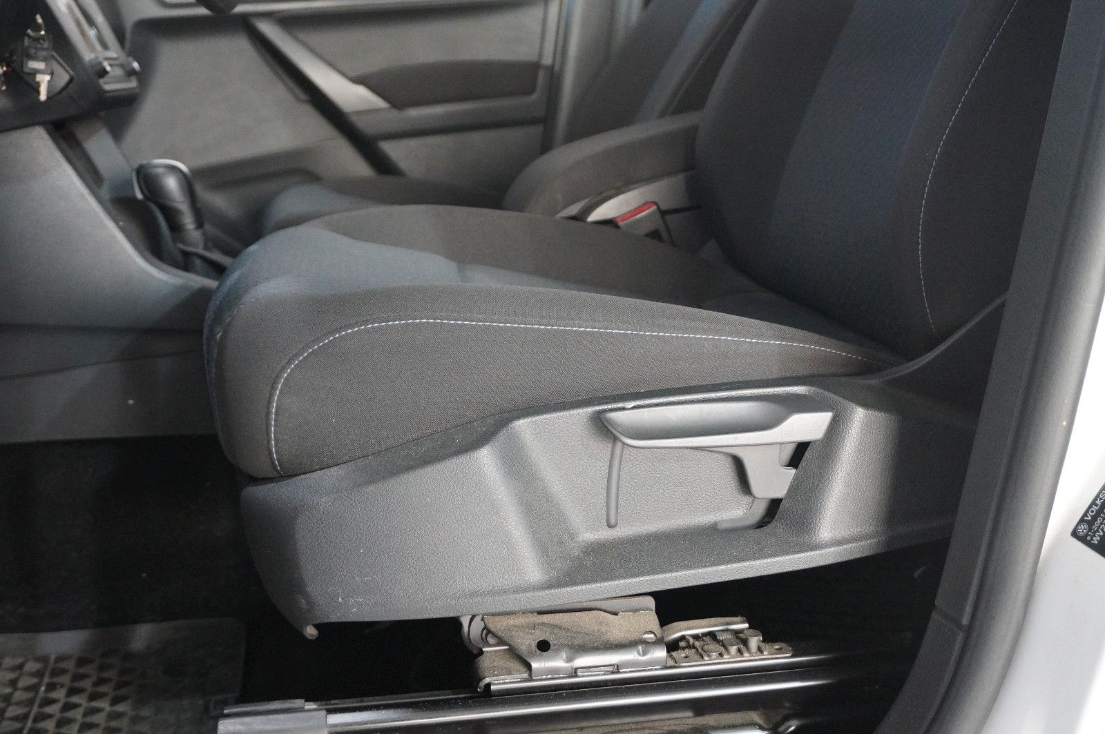 Fahrzeugabbildung Volkswagen Caddy 1.4 TSI TRENDLINE DSG 5-SITZE KLIMA/AHK