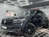 Volkswagen Touareg R-Line 4Motion/PANO/AHK/MATRIX/BLACK OP. - Volkswagen Touareg: Black