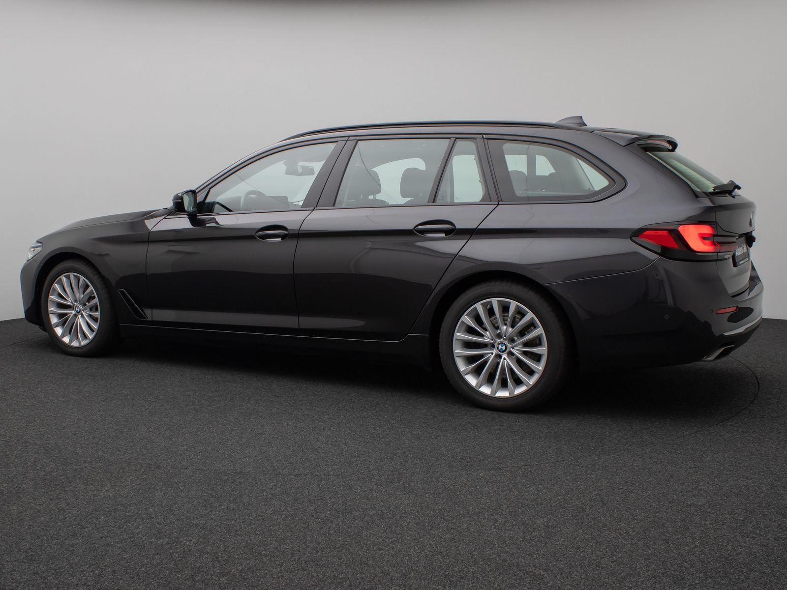 Fahrzeugabbildung BMW 530d xD  LuxuryLine Pano 360°HUD DAB H/K Massage