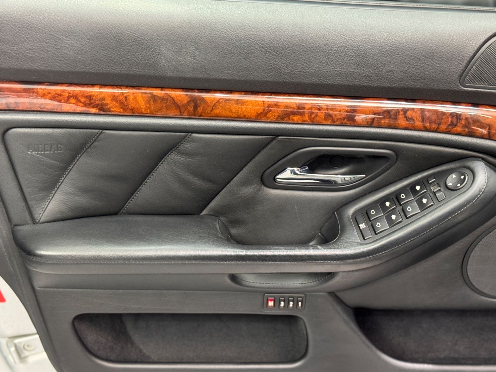 Fahrzeugabbildung BMW 540i LIM|AUTOMATIK|16:9 NAVI|LEDER|DOPPELVERGLAS