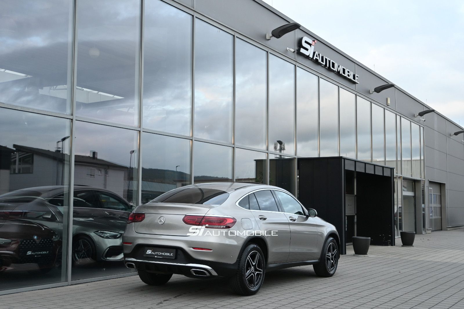 Fahrzeugabbildung Mercedes-Benz GLC 300 d 4MAT. Coupé AMG LINE °MEMORY°SITZKLIMA