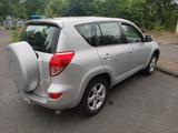 Toyota RAV 4 2,2-l-D-CAT 4x4  - Toyota RAV 4: D Cat