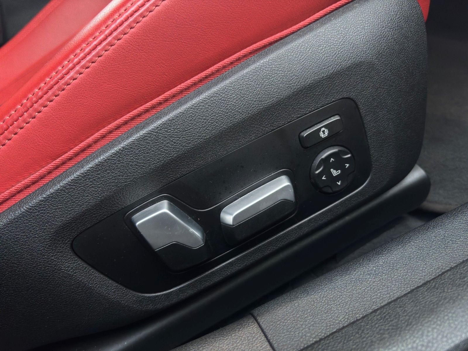 Fahrzeugabbildung BMW M3 Comp. Gelbe M-DRL/Carbon/M-Drivers/Individual