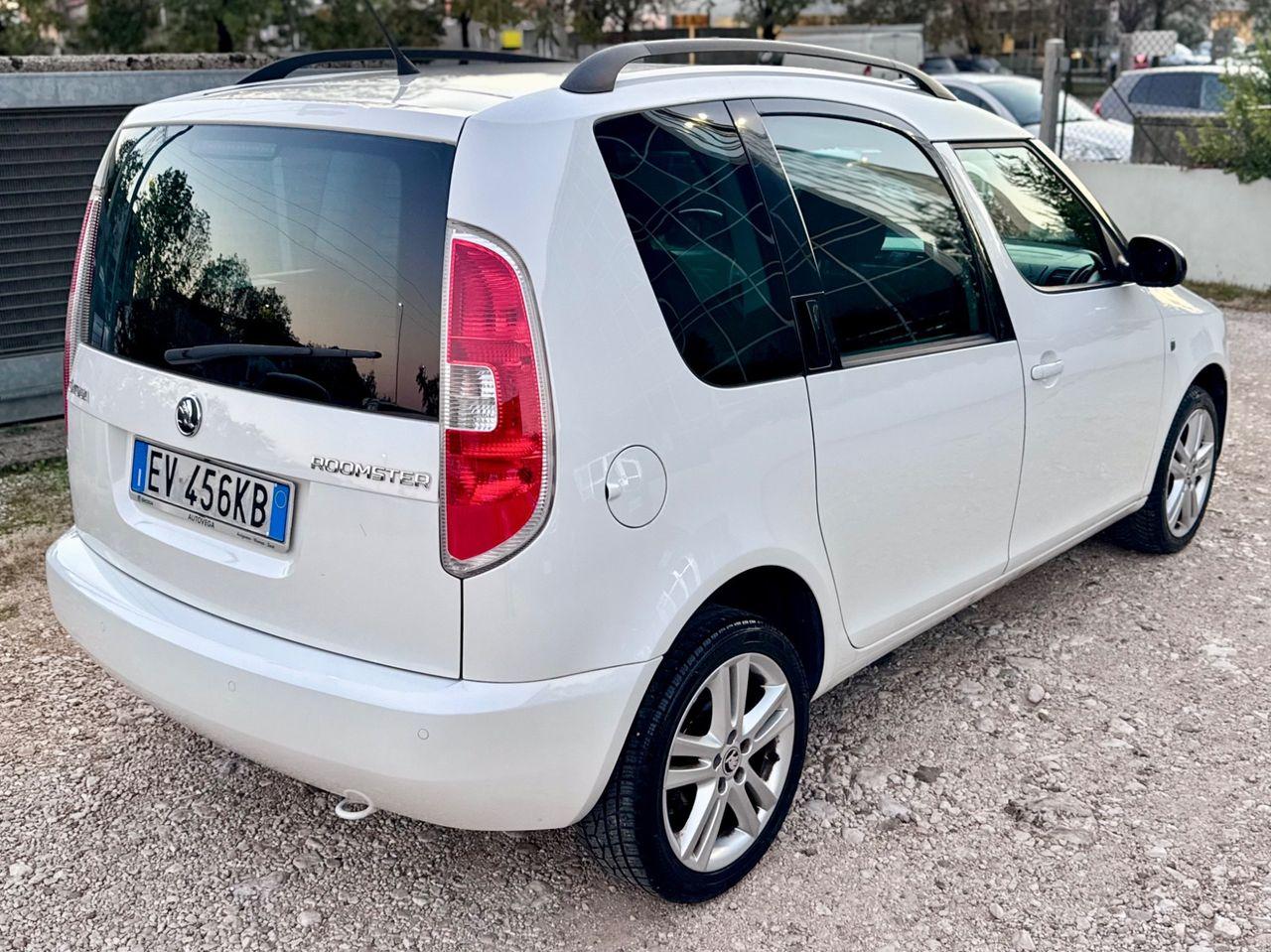Skoda Roomster 2014 — салон