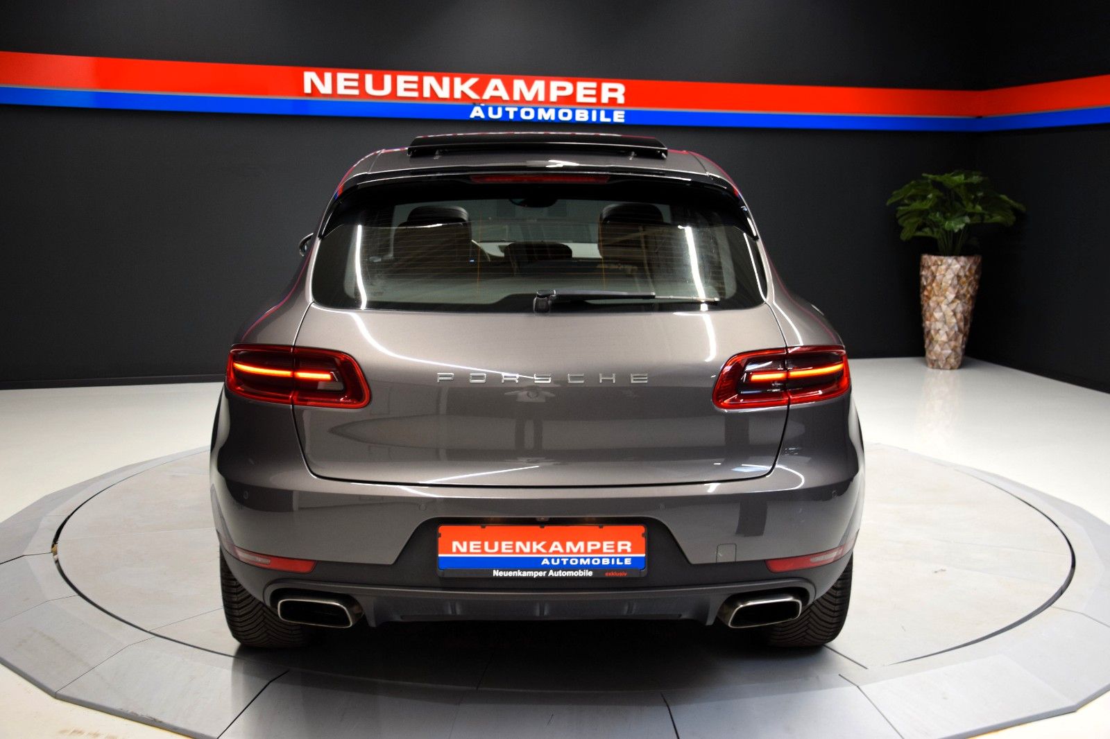 Fahrzeugabbildung Porsche Macan PDLS Leder Pano Memory PASM Kamera CarPlay