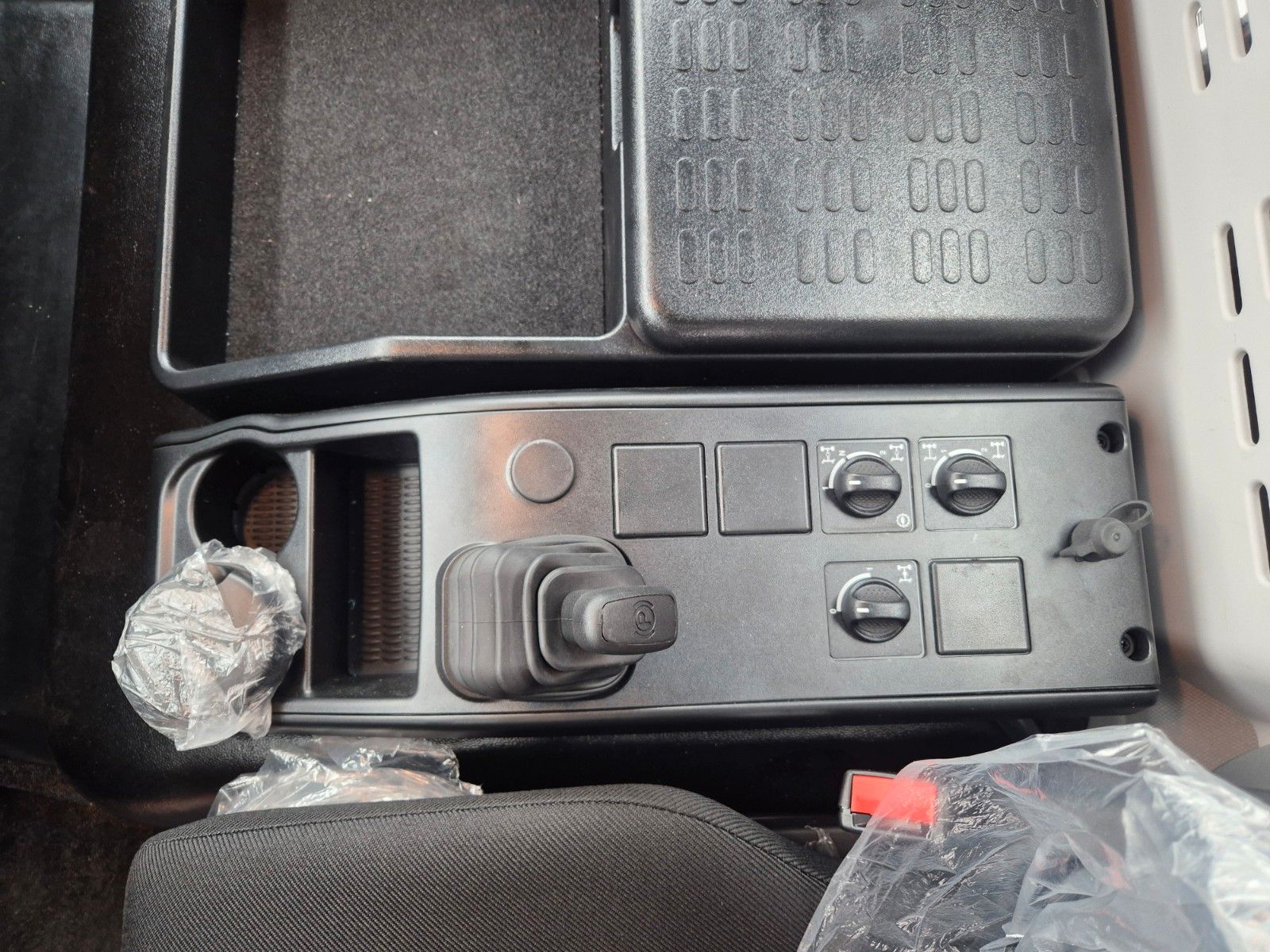 Fahrzeugabbildung Iveco ML150E28W 4x4 Meiller Dreiseitenkipper 2xAHK