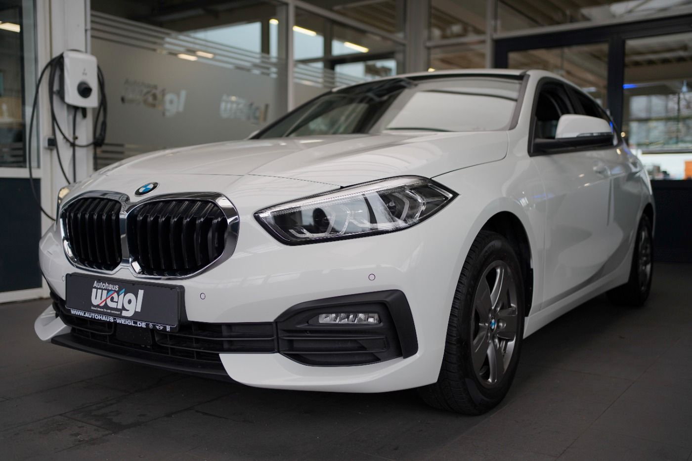 Fahrzeugabbildung BMW 118iA Advantage +LED+Navigation+Einparkhilfe+