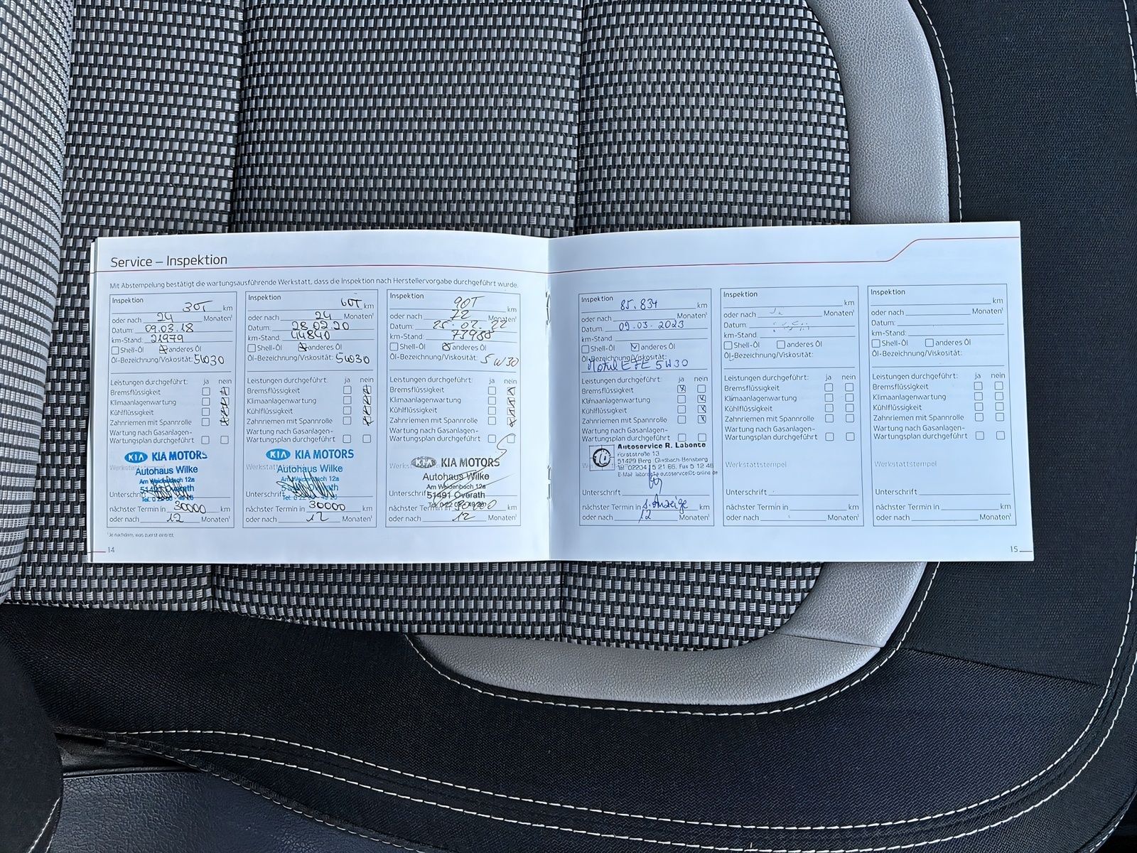 Fahrzeugabbildung Kia cee´d NAVI SITZHEIZ 2 x KLIMAAUT .TEMP. RF KAM