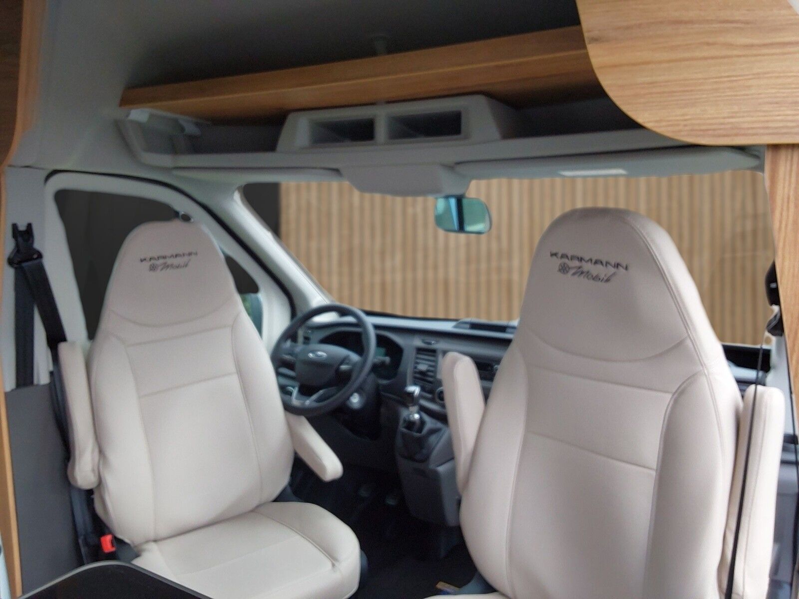 Fahrzeugabbildung Karmann Dexter 4x4 DE 570 AW Klima, RFK, El. Trittstufe