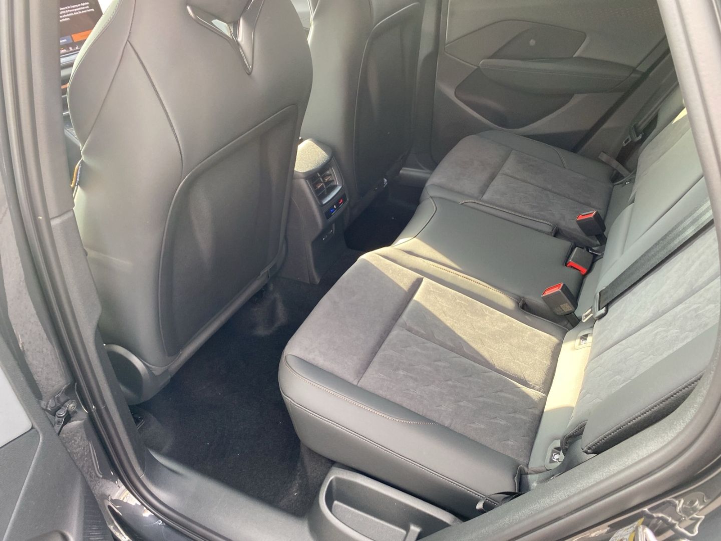 Fahrzeugabbildung CUPRA Terramar 2.0 TSI 4Drive*NAVI*HUD*Seenheiser*