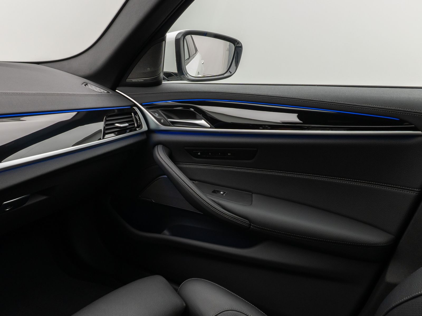 Fahrzeugabbildung BMW 540d xD M Sport Panoram Kamera Laser HUD H/K 19"