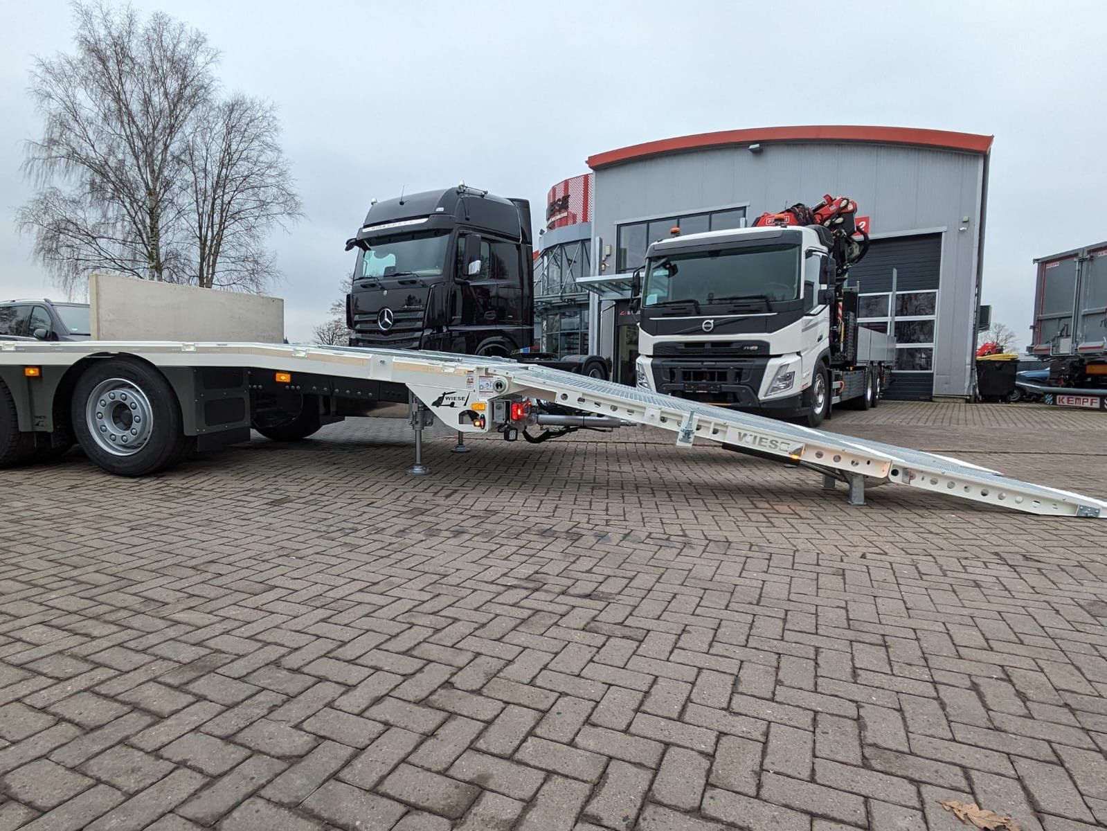 Fahrzeugabbildung Volvo Volvo FH 420 Maschinentransporter mit Rampen