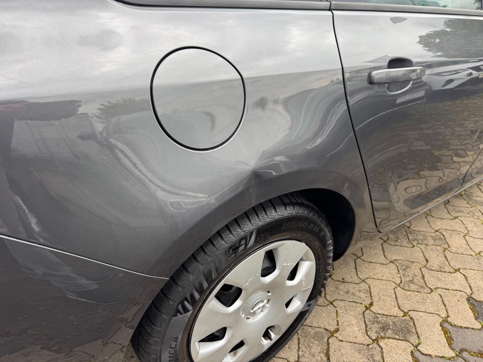 Opel Astra 2011 — photo 13