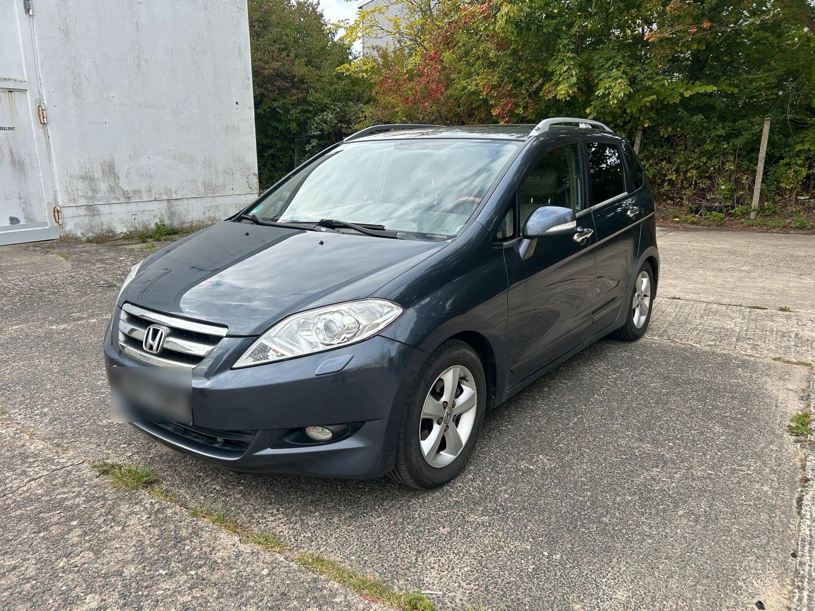 Honda FR-V 2006 — rear view
