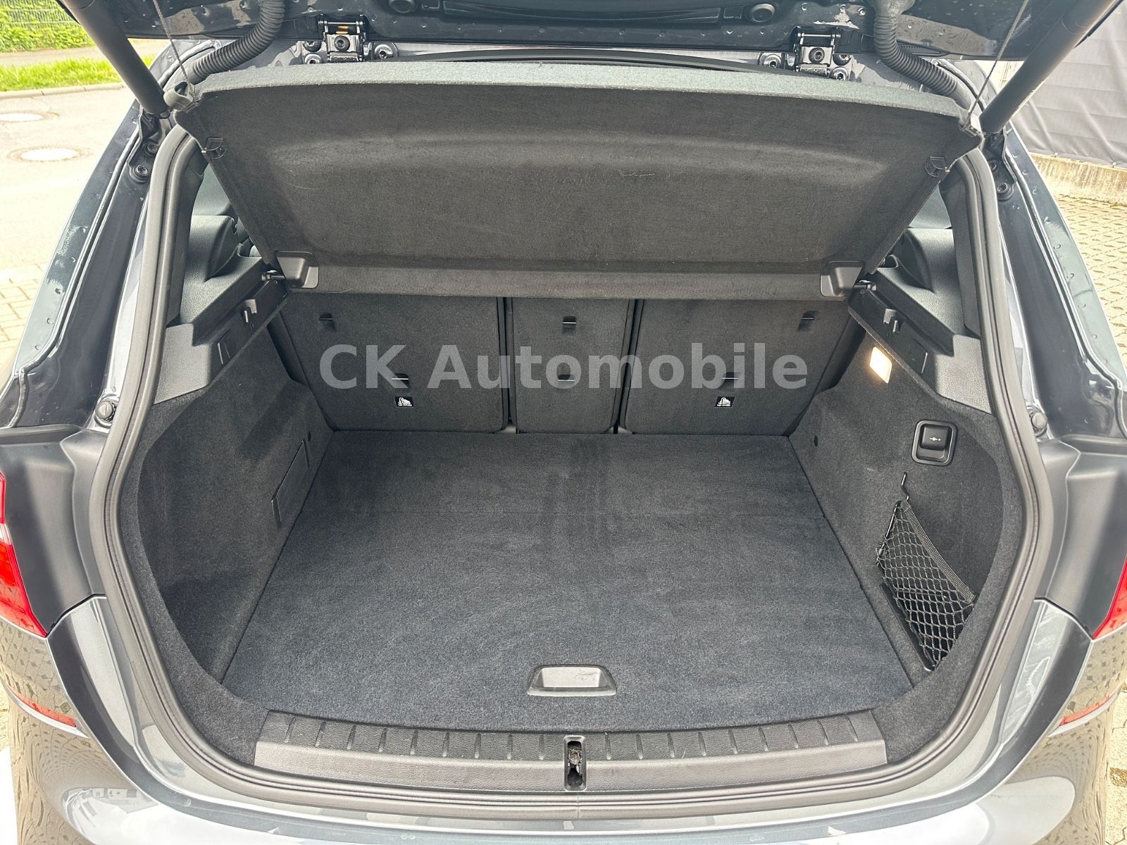 Fahrzeugabbildung BMW 218dxDrive Active Tourer M-Sport/Shadow-Line/LED