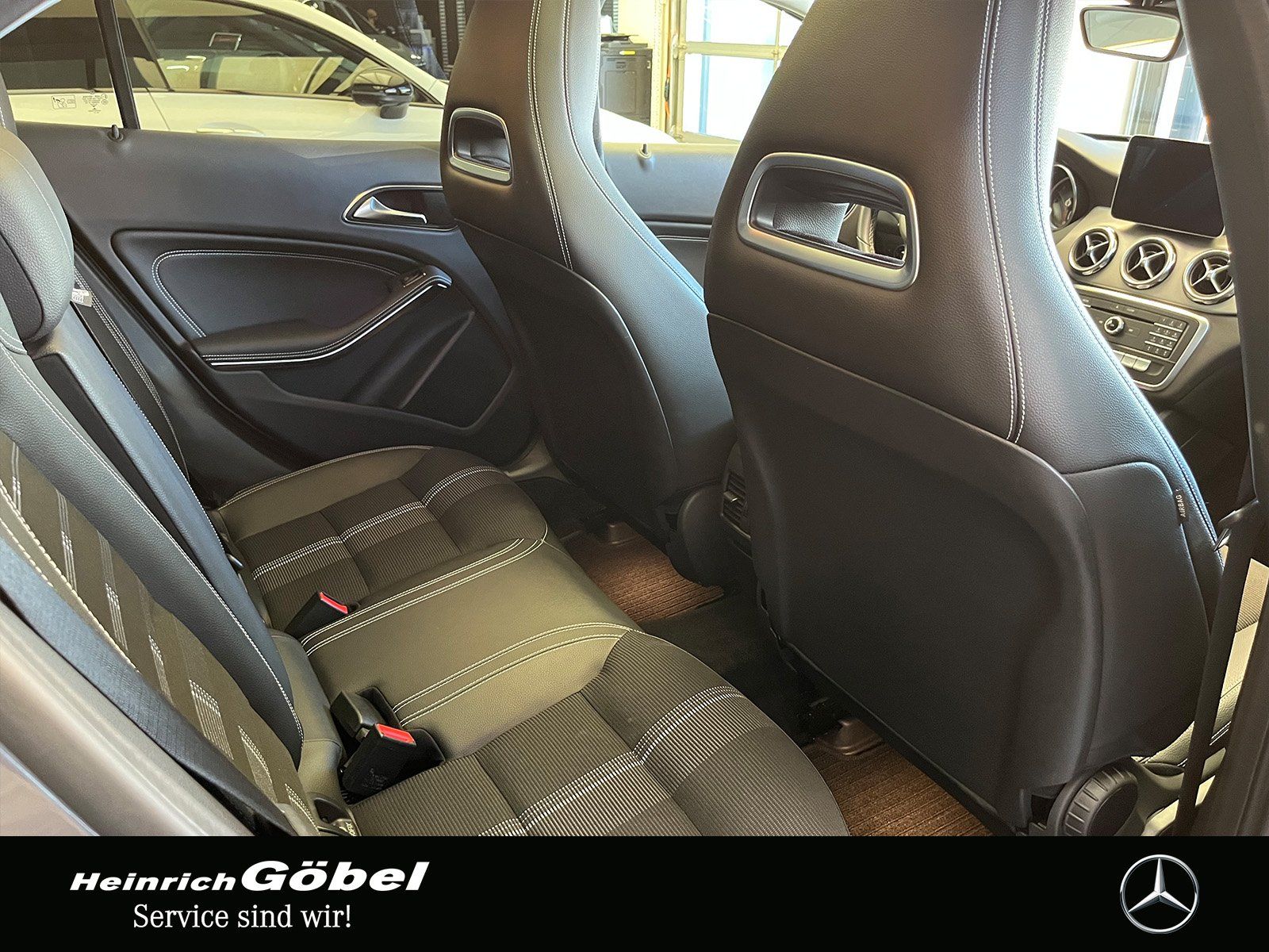 Fahrzeugabbildung Mercedes-Benz GLA 220 d URBAN+COMAND+PANO+KAMERA+TOTWINKEL+SMI