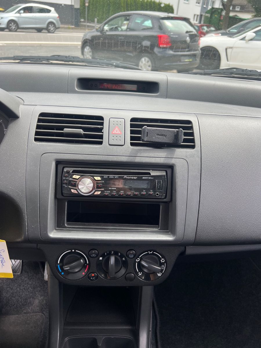 Fahrzeugabbildung Suzuki Swift Lim. * 5.GANG GERÄUSCHE*