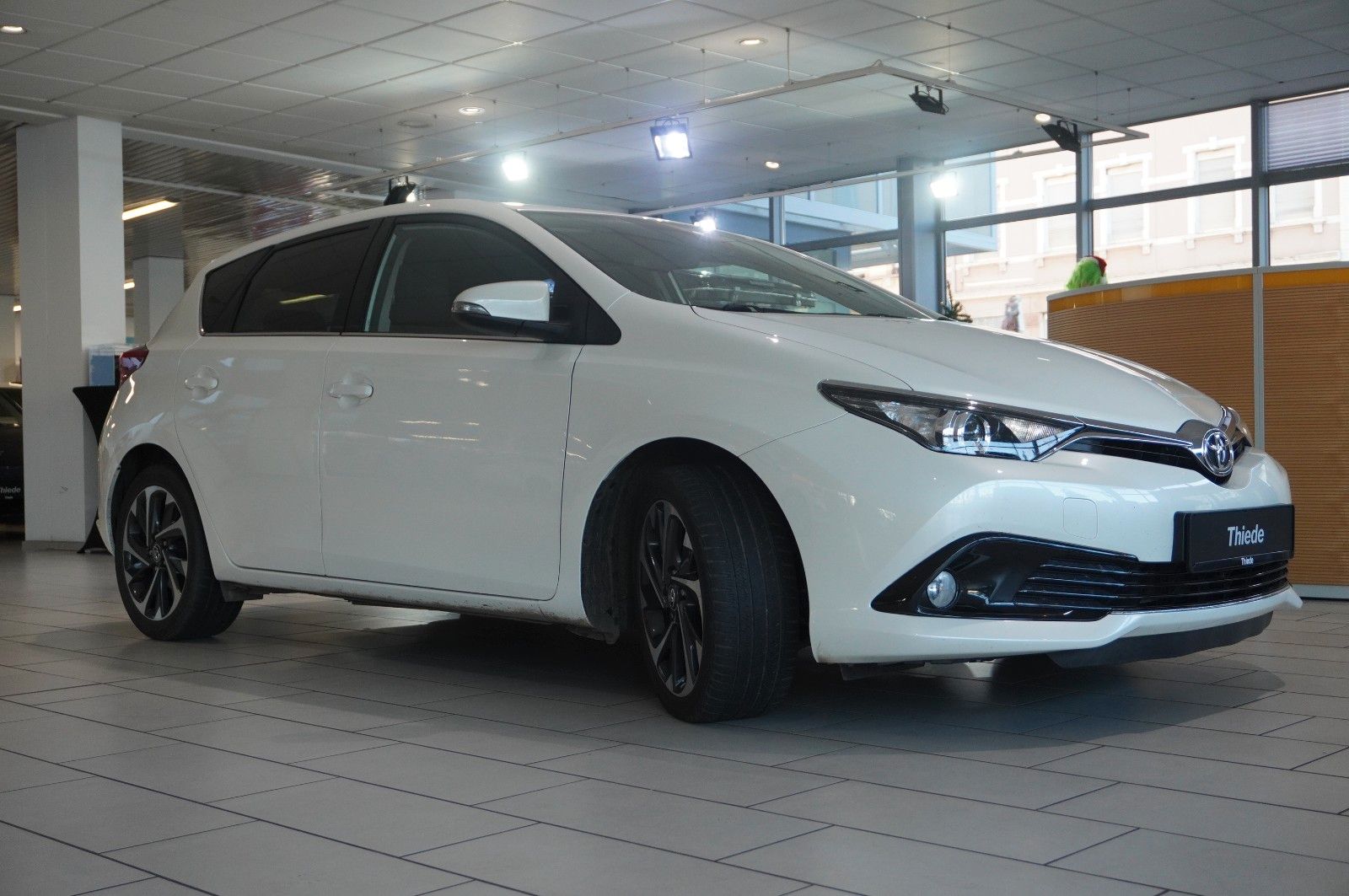 Fahrzeugabbildung Toyota Auris 1.2 LIM. DESIGN EDITION NAVI/LED/KAMERA/SH