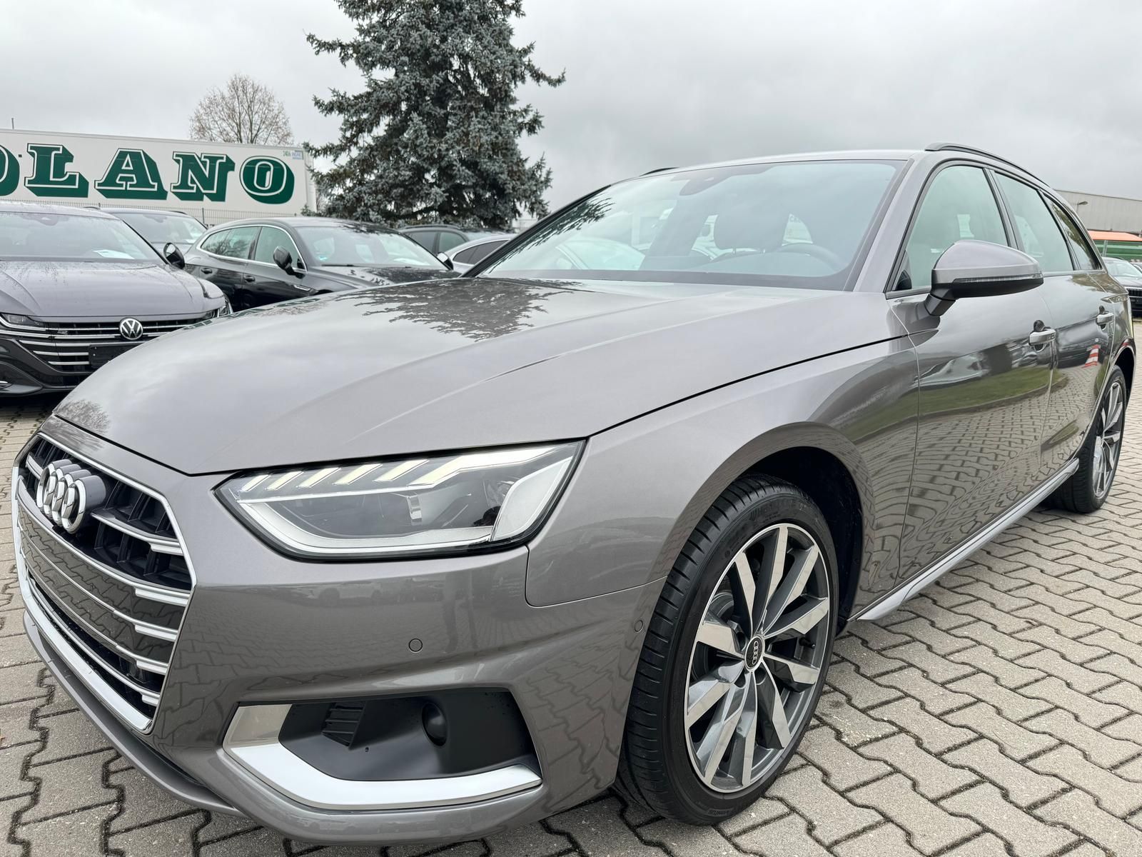 Audi A4 - 1