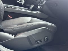 VOLVO V90 Pro T4 Mom.Pro Leder Navi LED ACC Kam.