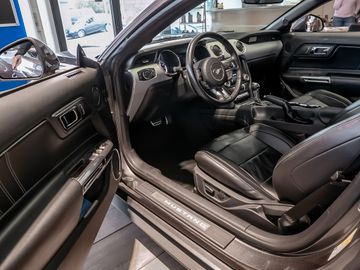 Ford Mustang Basis Convertible Performance-Paket Navi