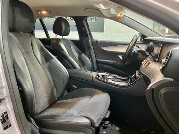 Fahrzeugabbildung Mercedes-Benz E 300de*T-Modell*Avantgarde*WIDESCREEN*AMBILIGHT