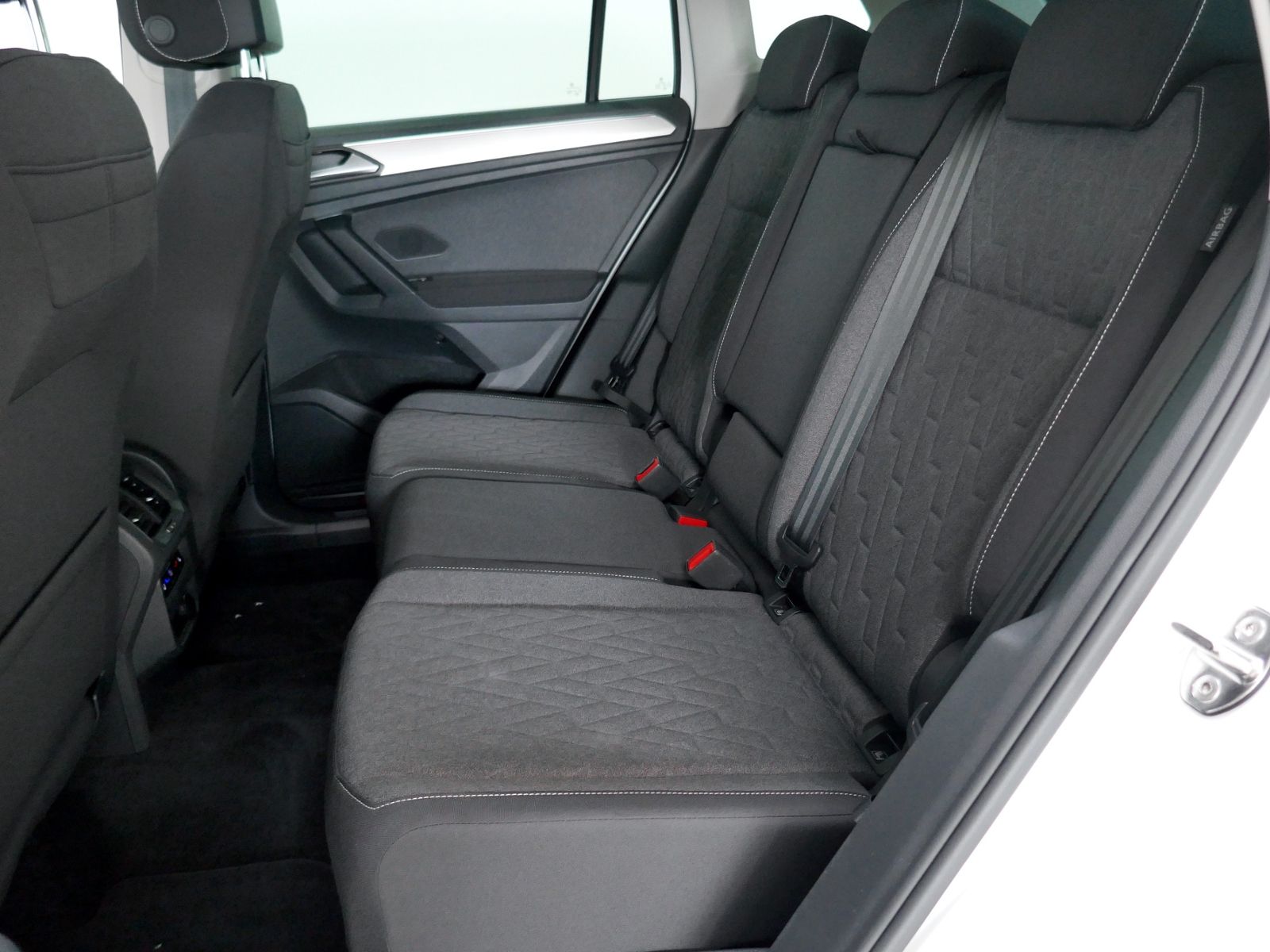 Fahrzeugabbildung Volkswagen Tiguan MOVE 2.0 TDI DSG | LED RFK ACC Navi