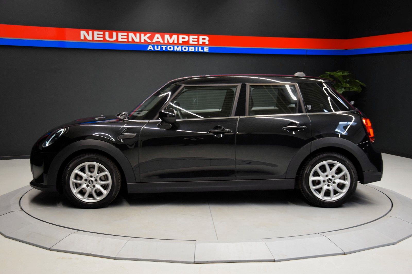 Fahrzeugabbildung MINI Cooper Autom.Mini Yours Trim 5-Tür Premium Extra