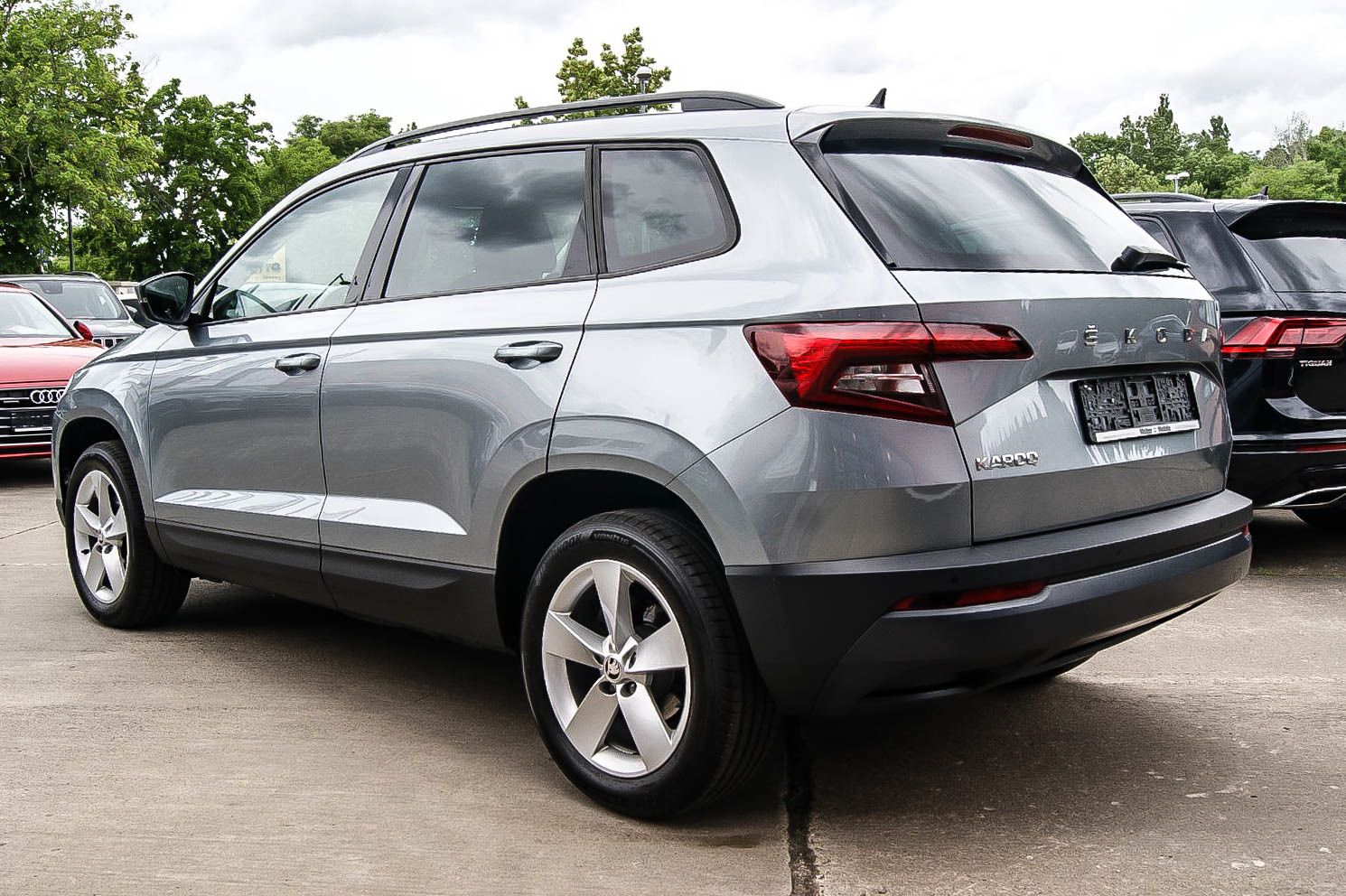 Fahrzeugabbildung SKODA Karoq 16TDI DSG Ambition 1.HAND AHK CARPLAY SIHG