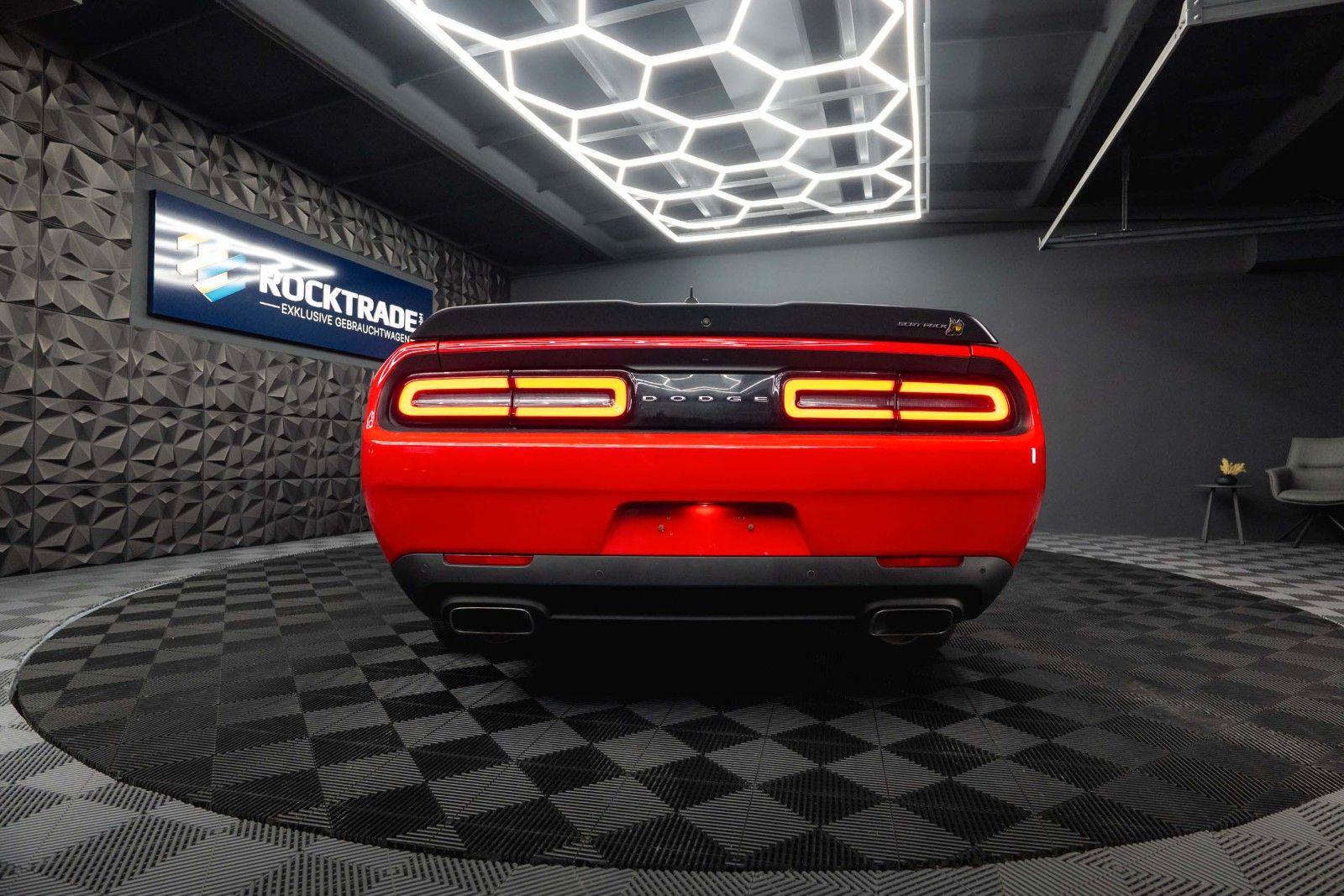 Fahrzeugabbildung Dodge Challenger 6.4 V8 SRT 392 R/T SCATPACK RED DEVIL