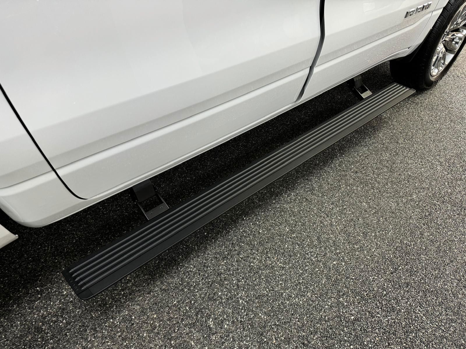 Fahrzeugabbildung Dodge LARAMIE CREW CAB SPORT  12" LUFTFEDER  HEMI 4x4