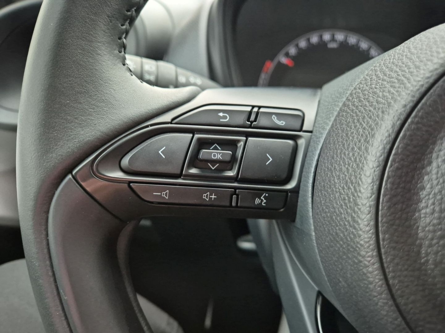 Fahrzeugabbildung Toyota Aygo X AYGO 1,0 Play Apple CarPlay Android Auto