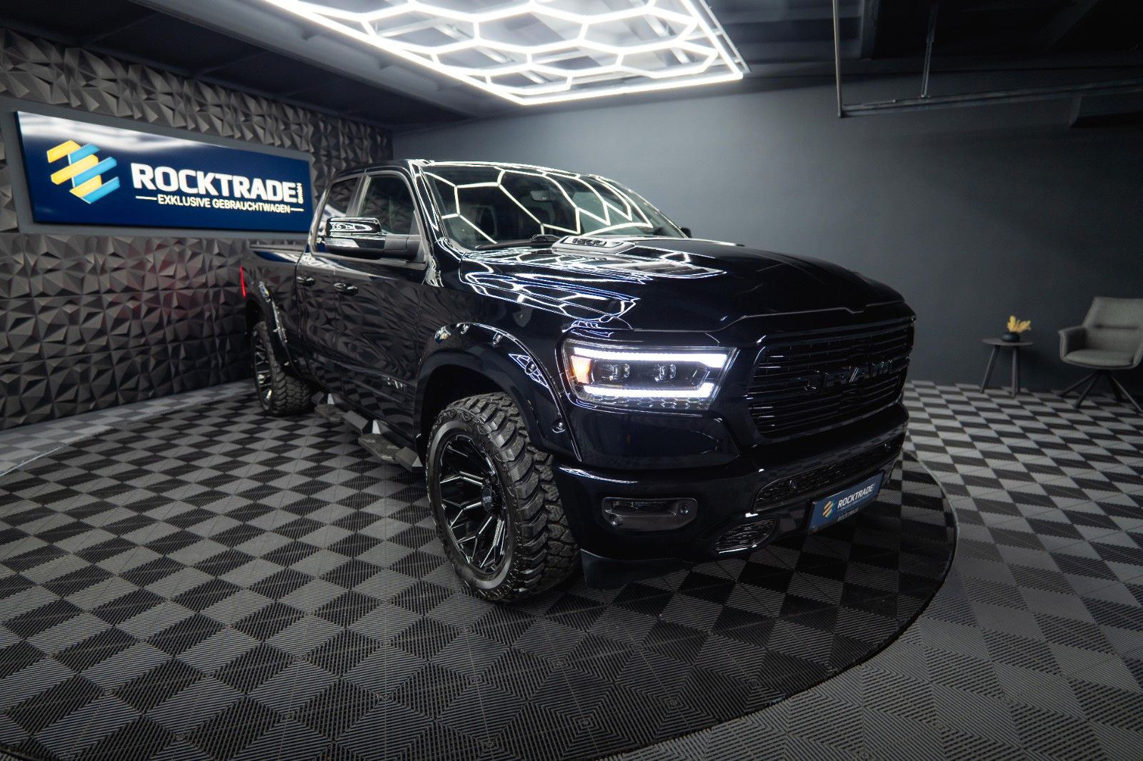 Fahrzeugabbildung Dodge RAM 5.7 V8 HEMI 4x4 Night LARAMIE LONGBED 19%