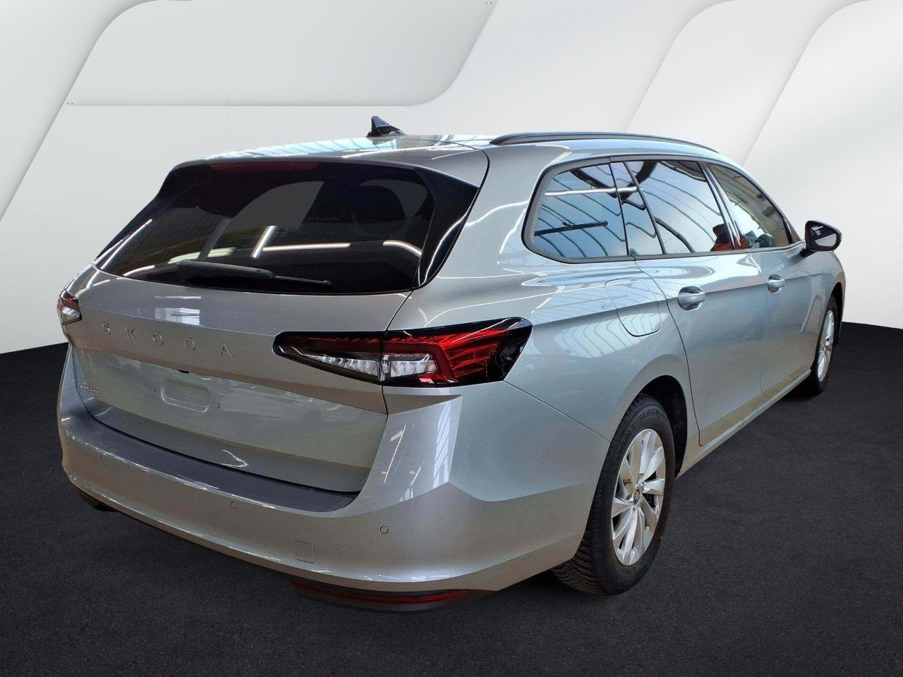 Fahrzeugabbildung SKODA Superb Combi 1.5 TSI Essence DSG LED Navi AID AC