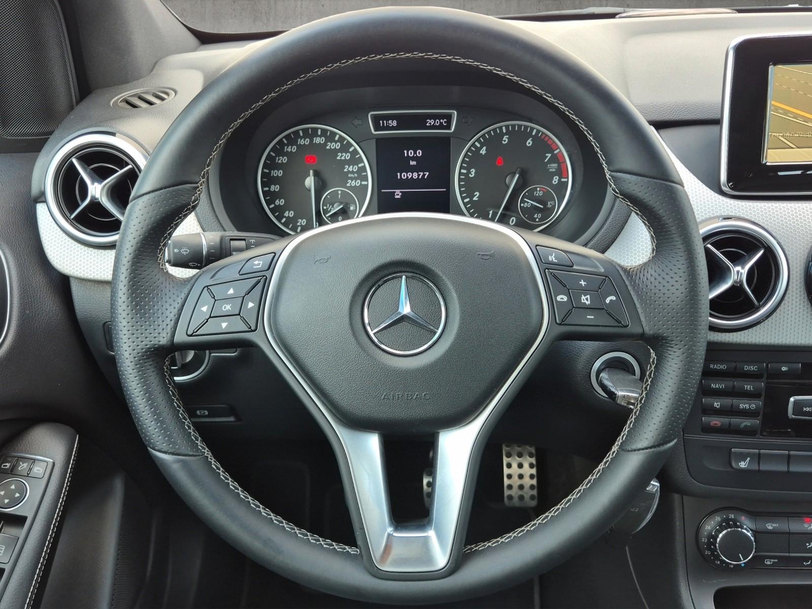 Mercedes-Benz B 180 Urban/Panorama/Amg 18"/Xenon/Navi