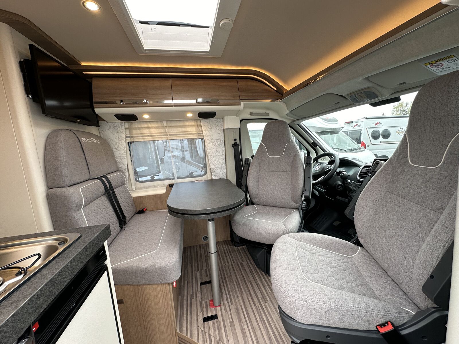 Fahrzeugabbildung Malibu Van first class - two rooms 640 LE RB Lithium