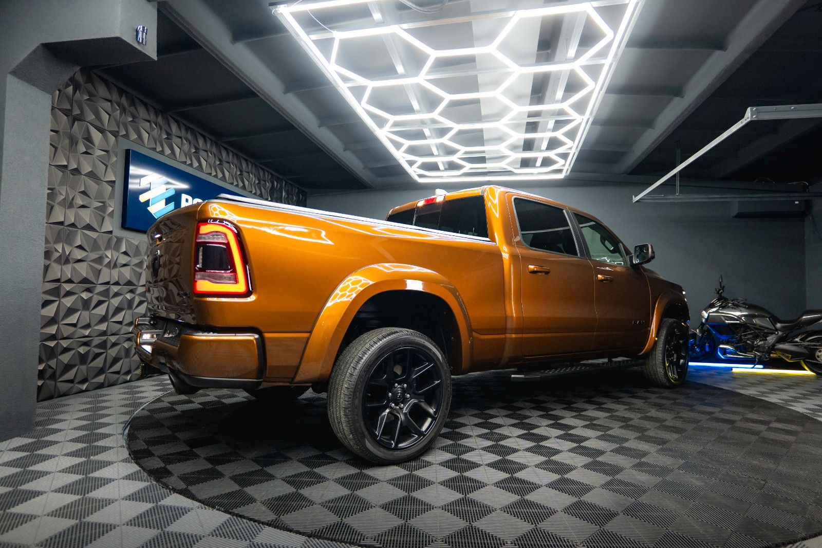 Fahrzeugabbildung Dodge RAM 5.7 V8 HEMI 4x4 COPPERHEAD Offroad LONGBED