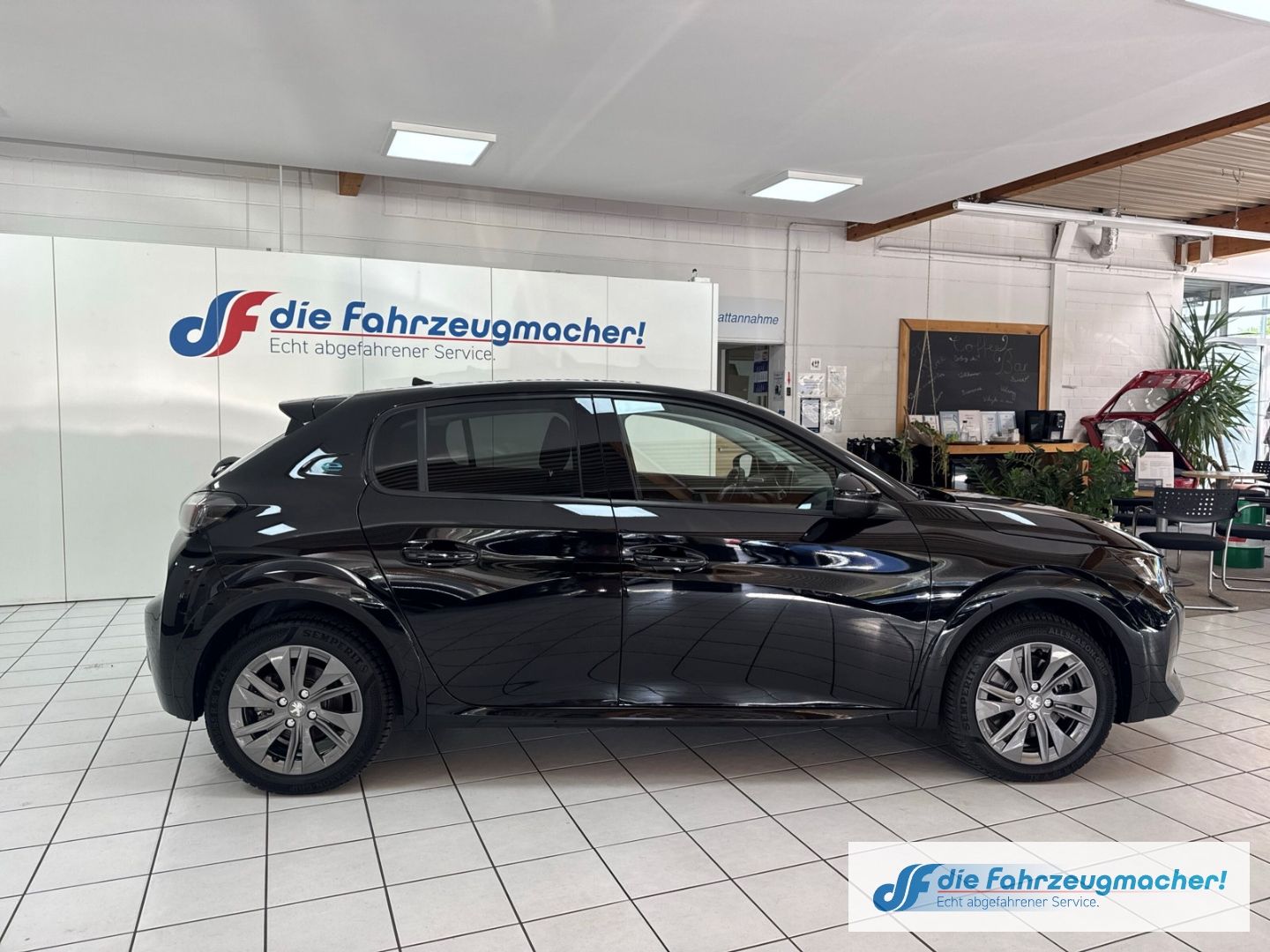 Fahrzeugabbildung Peugeot 208 e- Allure 136 Navi LED Apple CarPlay Android