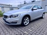 Volvo S60 T3 Summum Aut. - LEDER+NAVI+XENON+SHD+CAM - Volvo S60 mit Benzin-Antrieb: Limousine