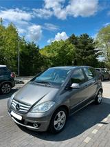 Mercedes-Benz Mercedes A160, Facelift, wenige Kilometer,... - Mercedes-Benz A 160 in Krefeld