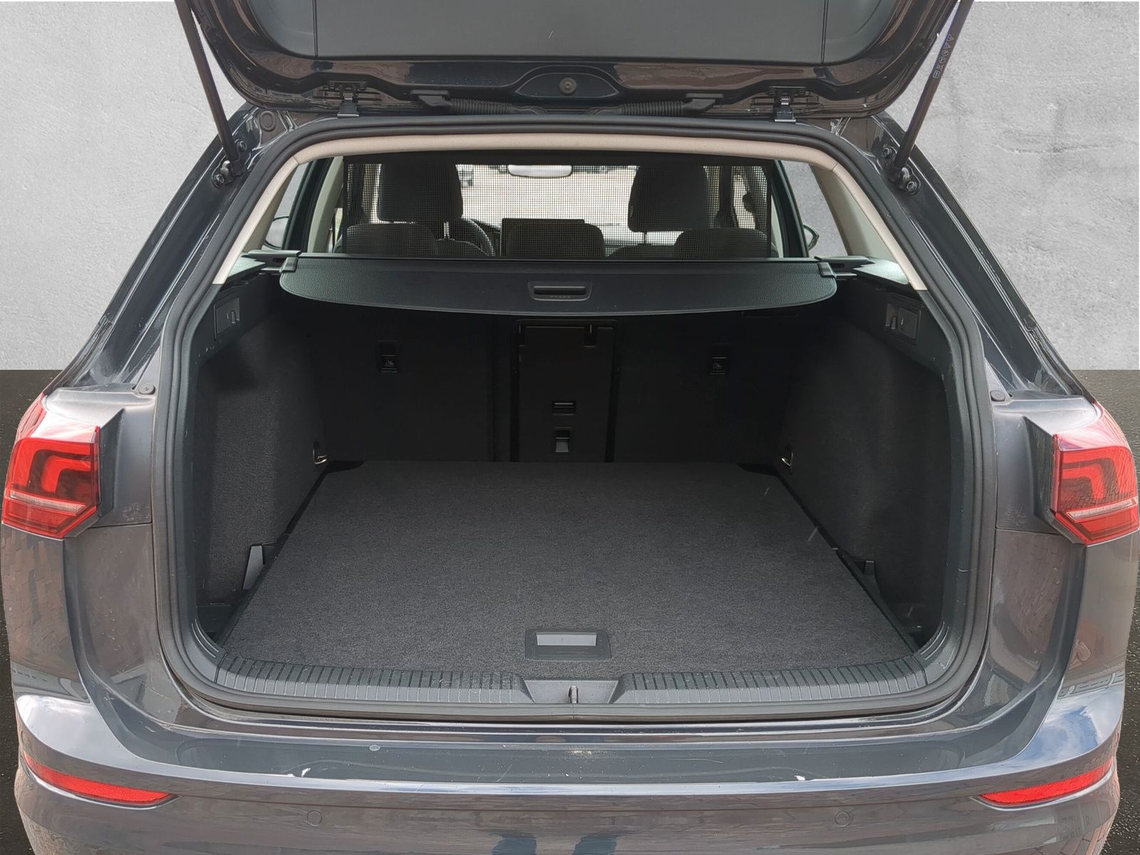 Fahrzeugabbildung Volkswagen Golf  Variant 2.0 TDI Life AHK Standhzg. HuD