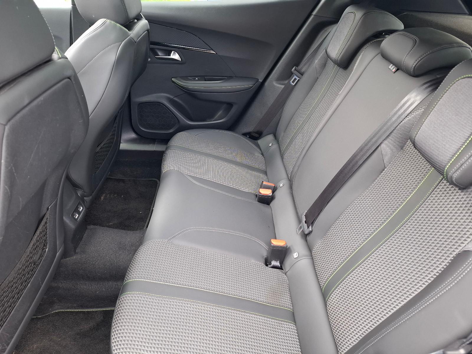 Peugeot 2008 GT-LINE 1.2AUT.Panorama.LED.T-Leder.DAB.RFK