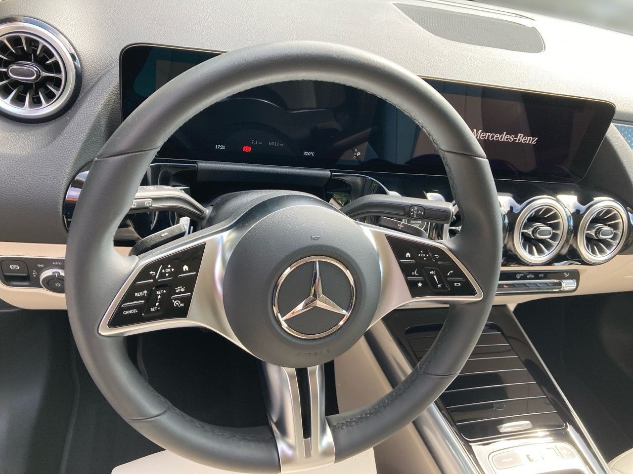 Mercedes-Benz GLA 180 LED Keyl-GO Kamera Laderaump Klimaautom foto 8
