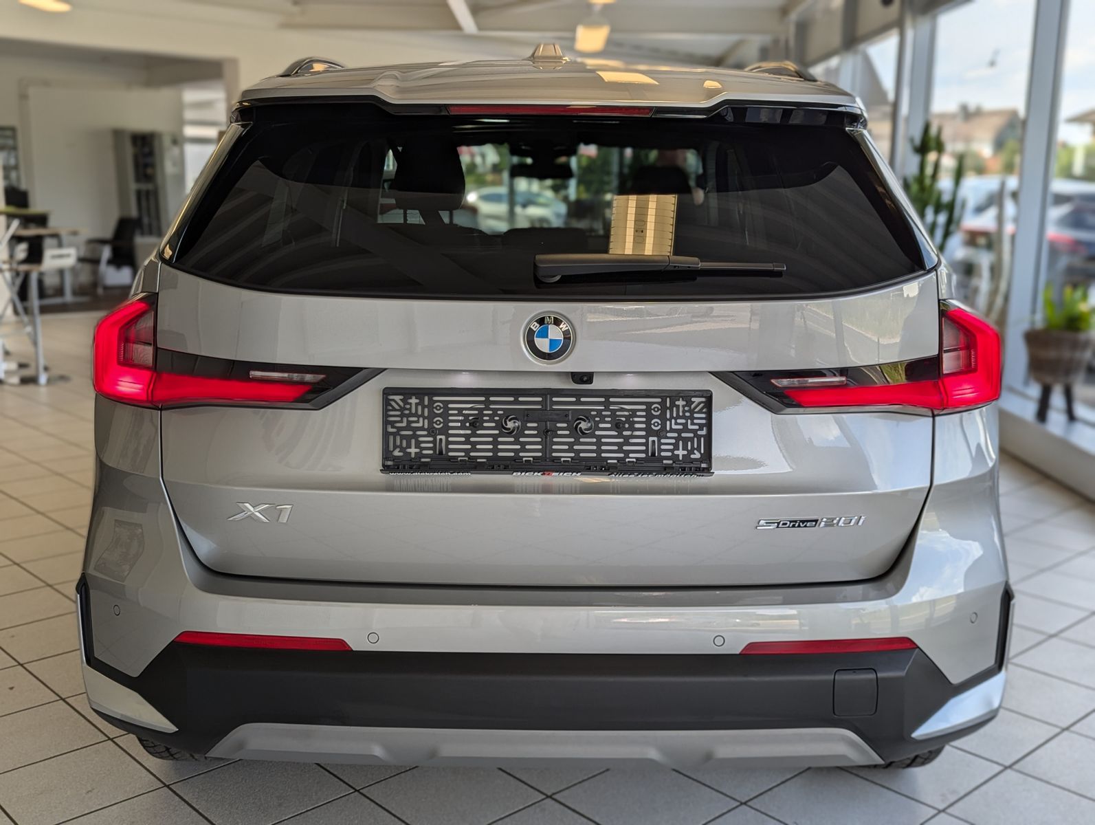 BMW X1 20 i Pano Premium-Travel-Paket AHK - Image 6