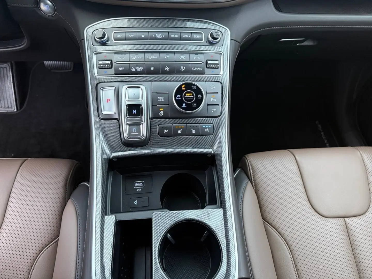 Hyundai SANTA FE 1.6T 4WD Trend Hybrid Navigation Kamera