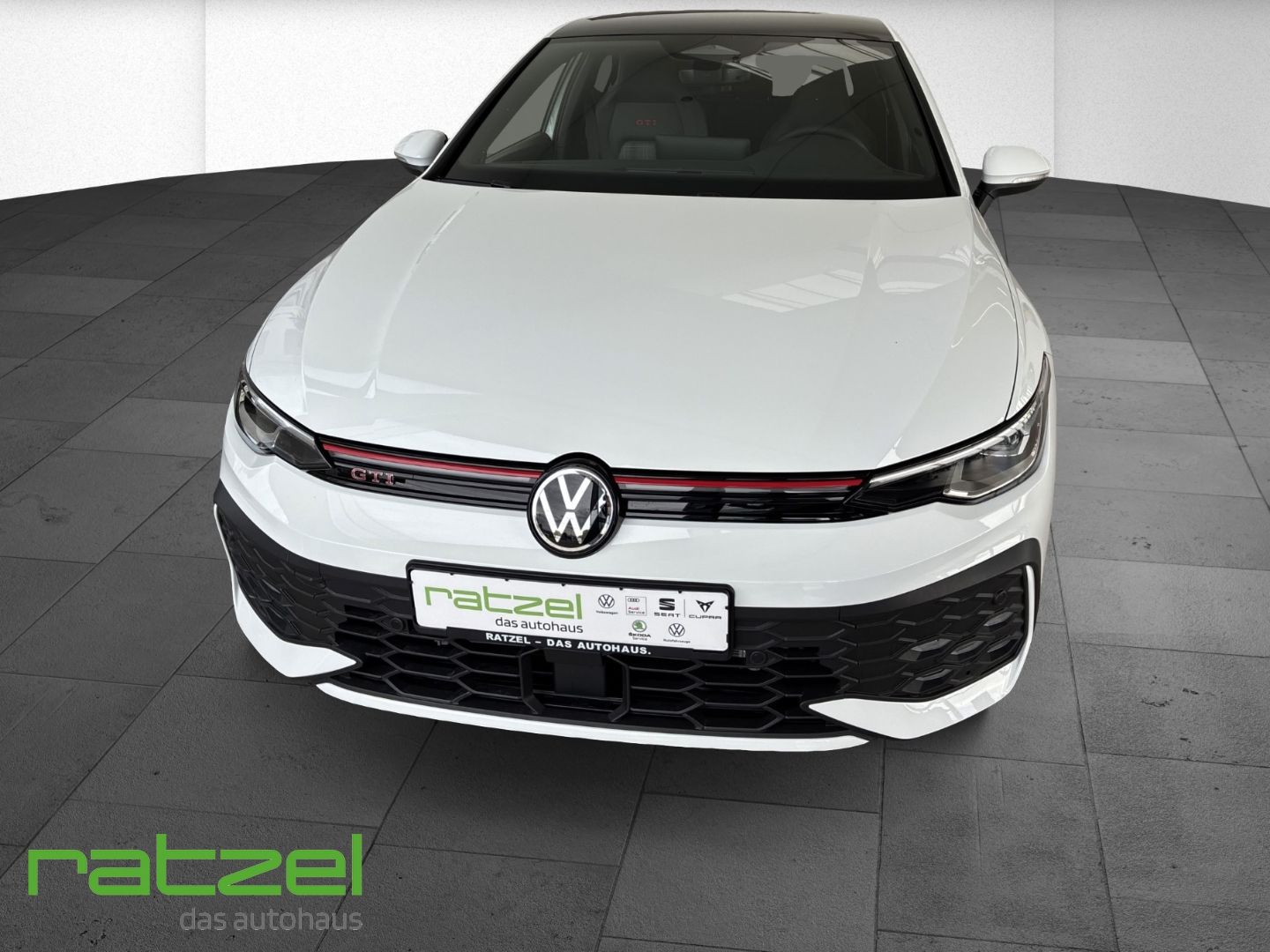Fahrzeugabbildung Volkswagen Golf VIII 2.0TSI GTI AHK+Light Assist+Winterpake
