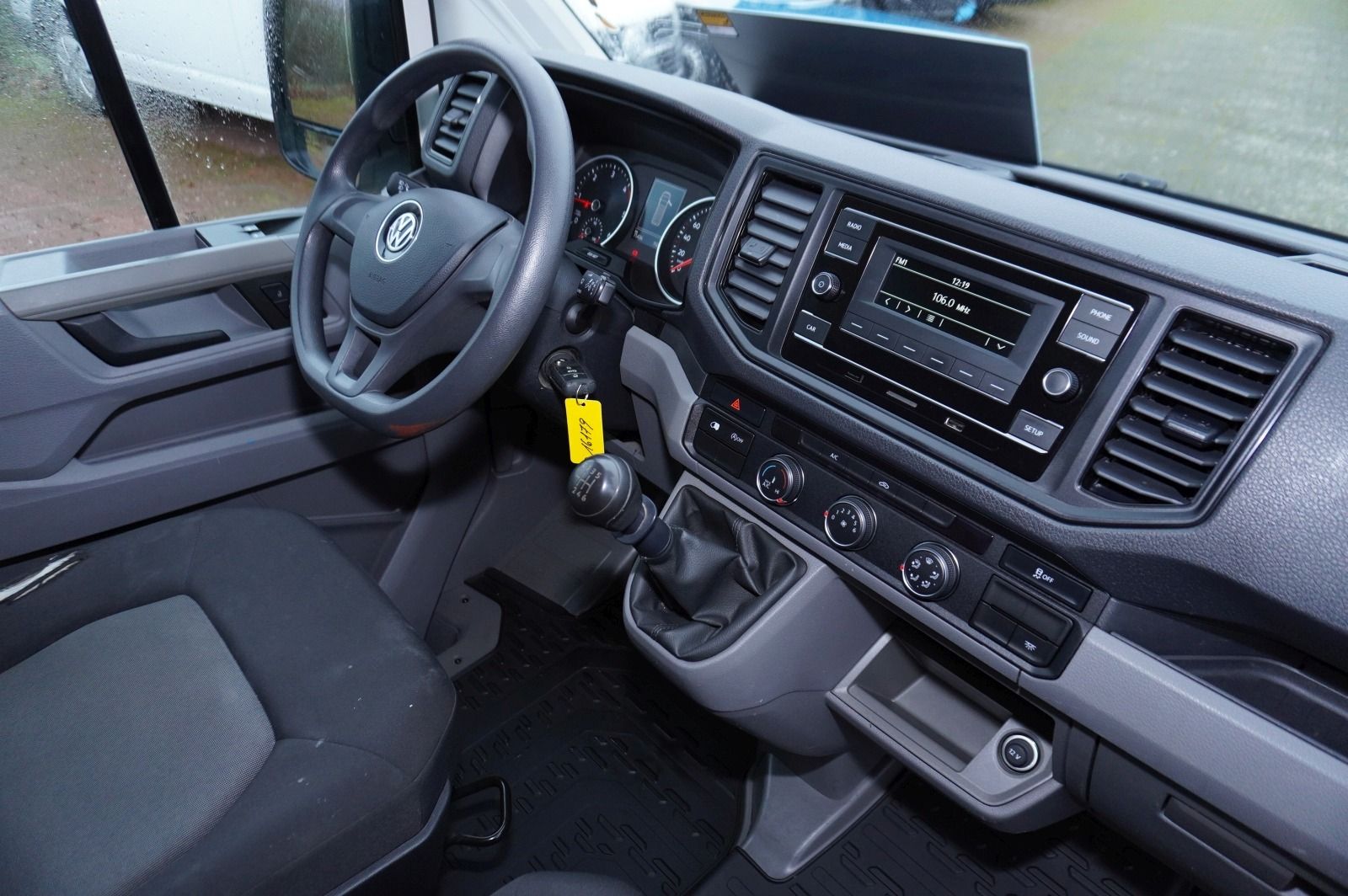 Fahrzeugabbildung Volkswagen Crafter 30 2.0 TDI L2H1 AHK Klima